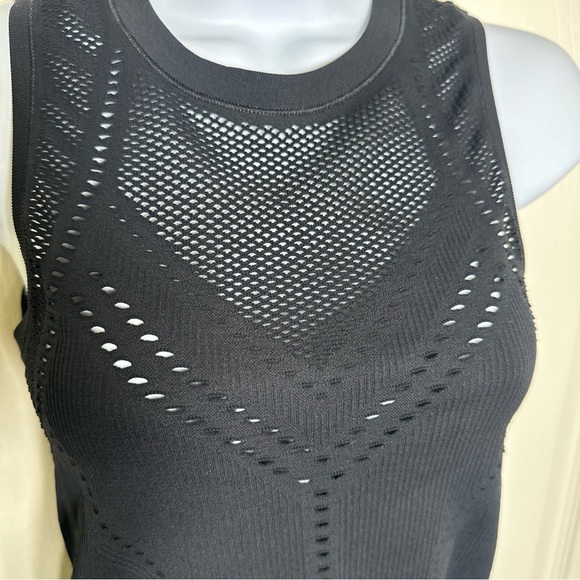 Athleta Black Sleeveless Fitted Tank Top - Picture 6 of 13